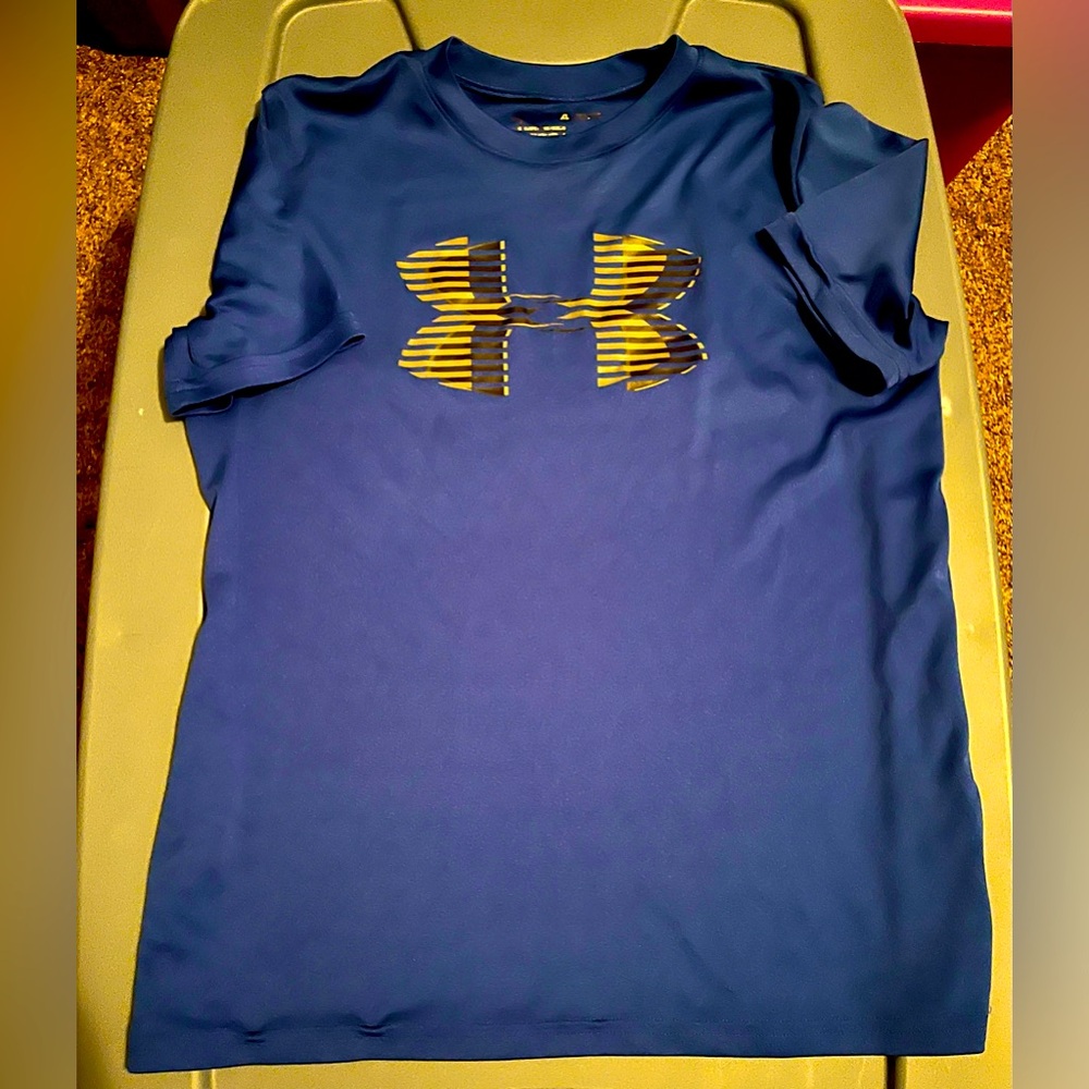 Under Armour boys size youth XL blue dry-fit short sleeve shirt.